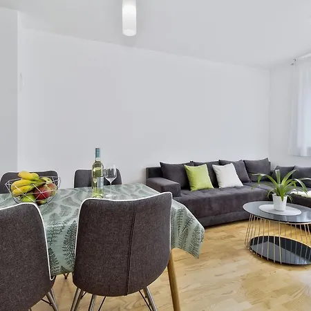 Nena House With Lejlighed Umag